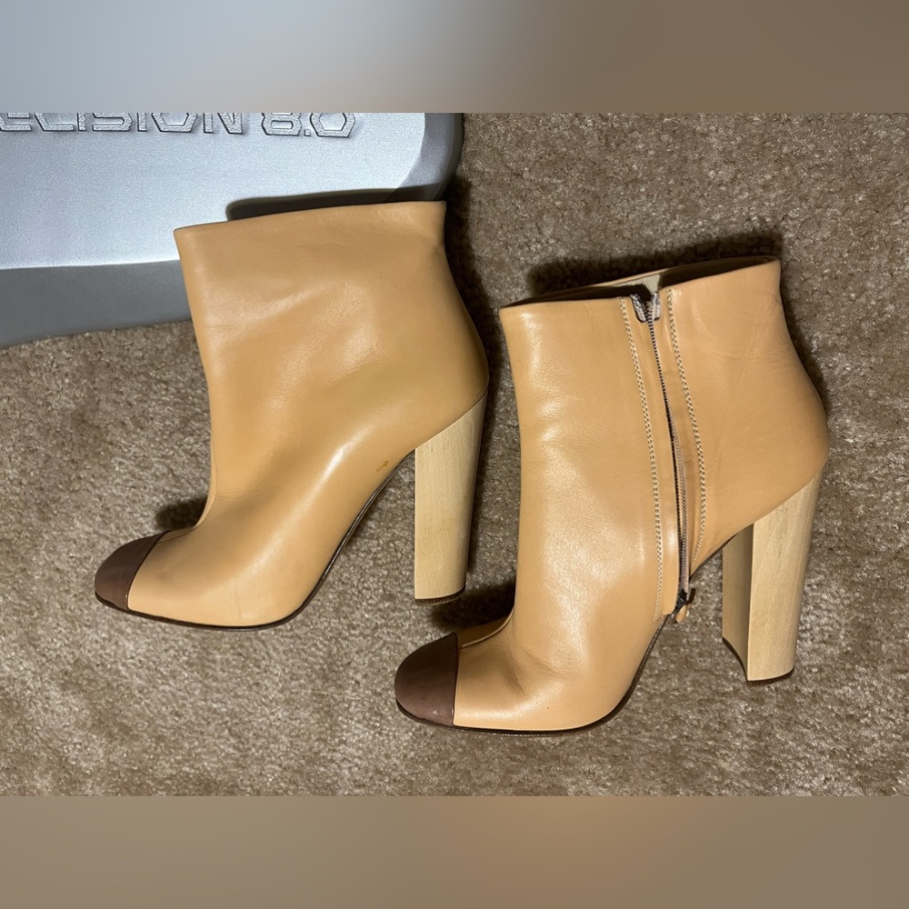 New Jill Stuart  Cap Toe High Heel Booties size 39 / us 8.5